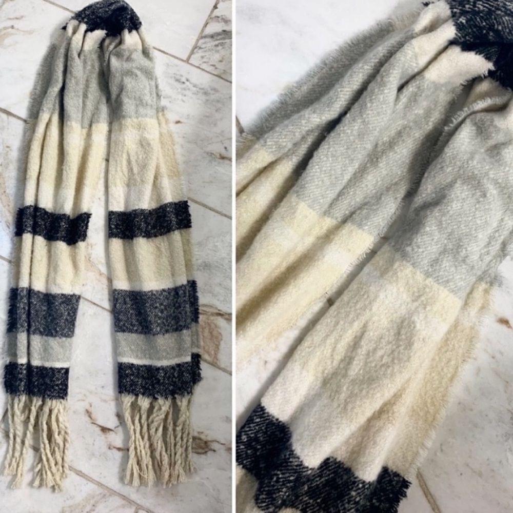 Scarf - Picture 2 of 3